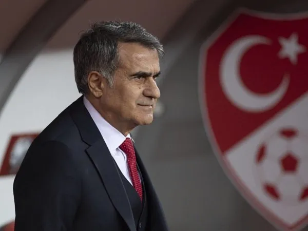 Senol Gunes percaya Turki punya kemampuan kejutkan Italia.