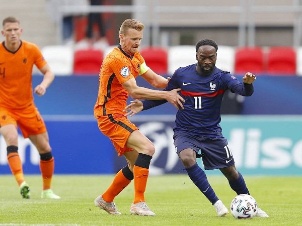 AC Milan Gelar Negosiasi Dengan Agen Winger Lille Jonathan Ikone