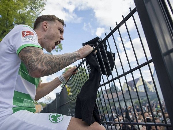 Cari Deputi Theo Hernandez, AC Milan Bidik Bek Greuther Furth David Raum