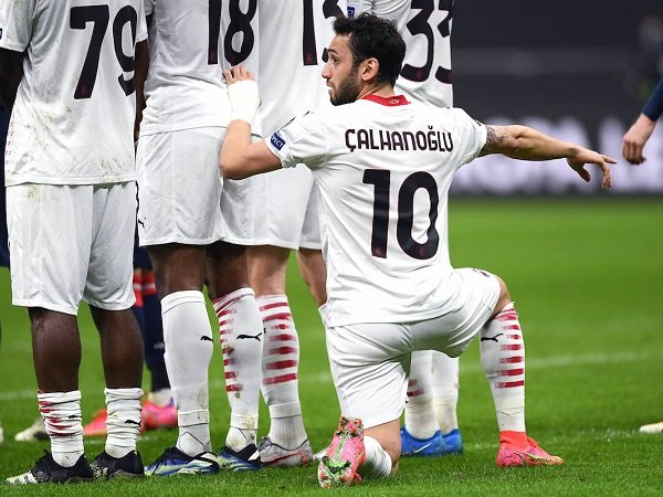 Calhanoglu Tolak Tawaran Selangit Dari Qatar, Milan Buka Pintu Kontrak Baru