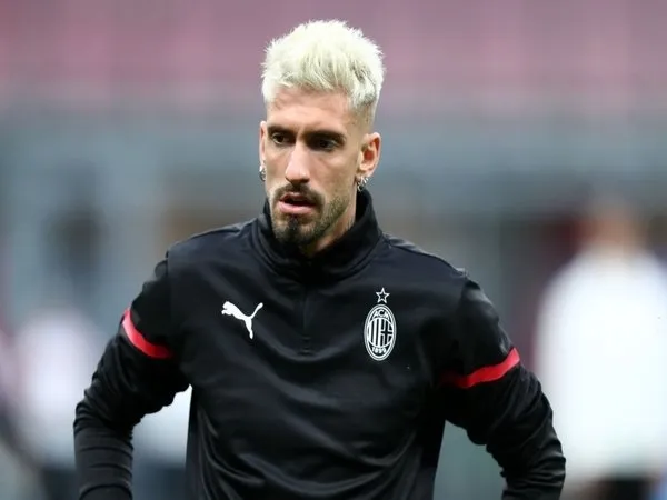 Direktur Olahraga Sevilla yaitu Monchi, membantah jika timnya tertarik untuk membajak Samu Castillejo dari AC Milan musim panas ini / via EPA