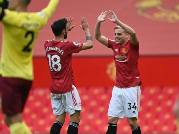Gelandang Manchester United, Donny van de Beek, ditawarkan ke Barcelona