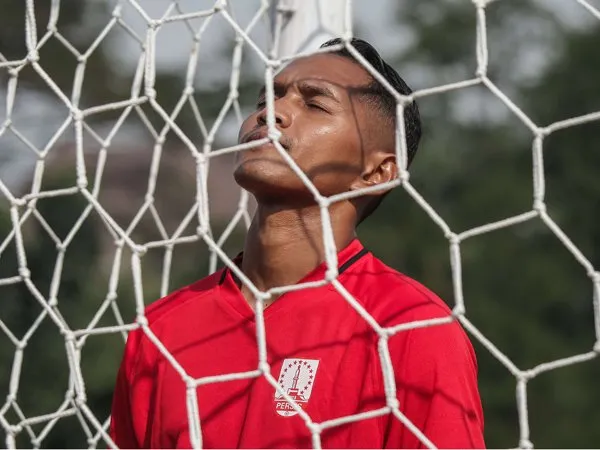 Mantan bek timnas Indonesia, Abduh Lestaluhu resmi berlabuh di Persis Solo