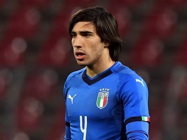 Olzer Tak Cukup, AC Milan Buntu Dalam Negosiasi Transfer Permanen Tonali