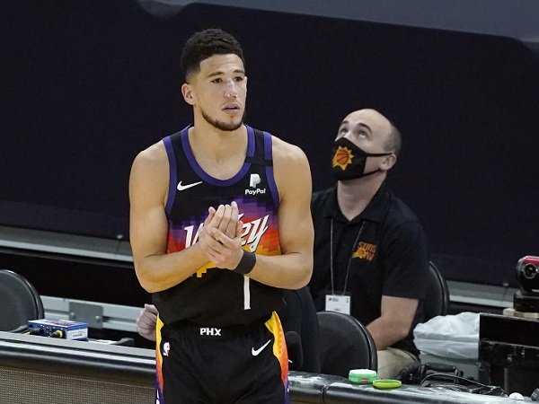 Pakai Masker Karena Cedera Hidung, Devin Booker Minta Saran Rip Hamilton