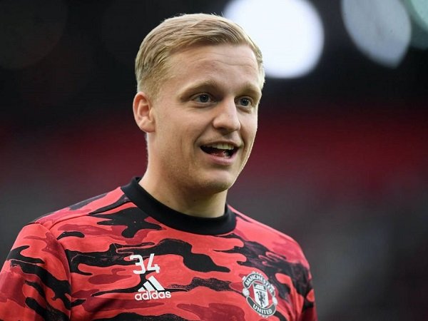 AC Milan Bidik Gelandang United Donny van de Beek