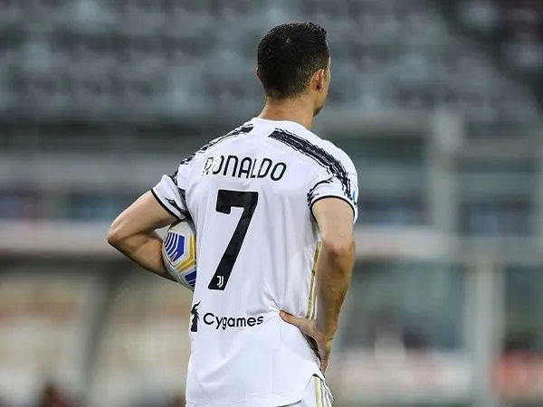 Cristiano Ronaldo tidak sedang melaksanakan negosiasi kontrak dengan Juventus.
