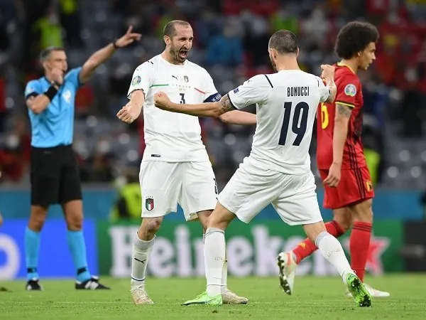 Giorgio Chiellini dan Leonardo Bonucci dapat pujian dari Bastian Schweinsteiger.