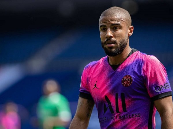 Soal Ketertarikan AC Milan Terhadap Rafinha, Begini Faktanya