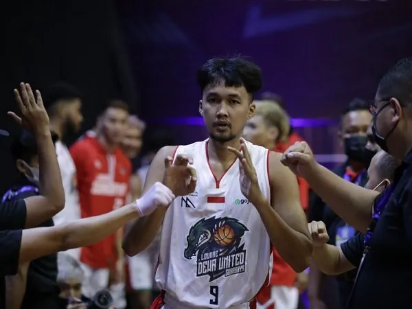 Sandy Febiansyakh tegaskan belum pensiun dari dunia basket profesional.