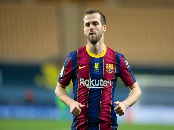 Tottenham dan Chelsea Bersaing Amankan Servis Pjanic