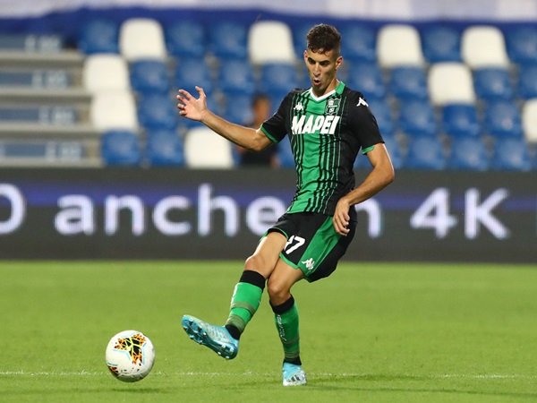 Saingi West Ham, Tottenham Incar Servis Defender Serba Bisa Sassuolo