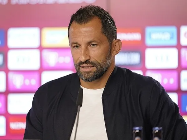 Hasan Salihamidzic tak berniat rekrut bek tengah lagi untuk Bayern Munich.