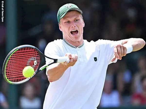 Jenson Brooksby segel satu tiket semifinal di Newport musim 2021