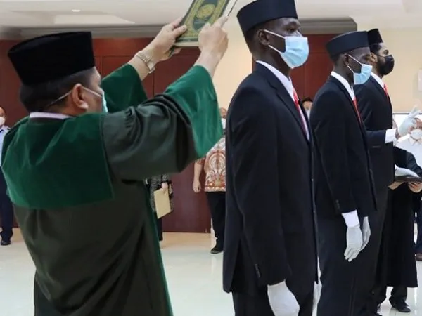 Manajer bersama Dame Diagne, Serigne Modou Kane, dan Marques Bolden.