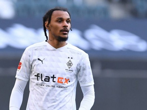 Agen Tegaskan Valentino Lazaro Ingin Bertahan Bersama Inter