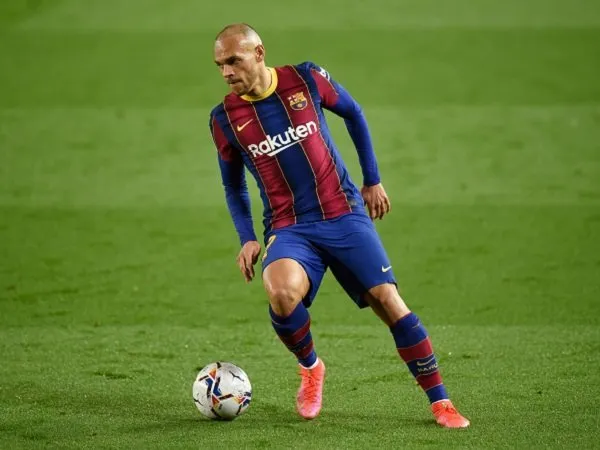Martin Braithwaite tidak sedang menuju pintu keluar Barcelona.