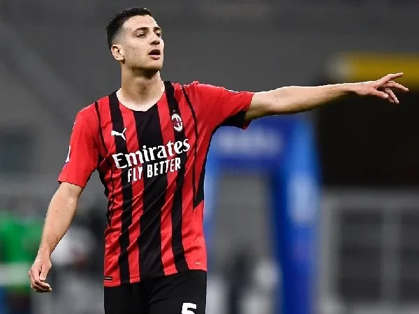 AC Milan akan kembali ajukan proposal pada MU untuk meminjam Diogo dalot