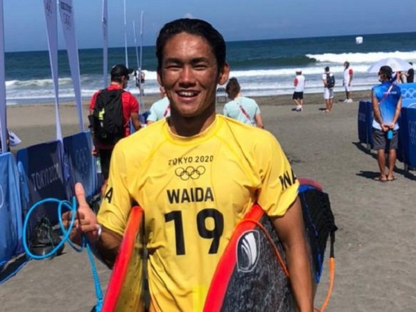 Rio Waida Tembus Babak 16 Besar Selancar Olimpiade