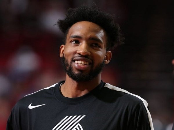 Derrick Jones Dikabarkan Putuskan Bertahan Bersama Trail Blazers
