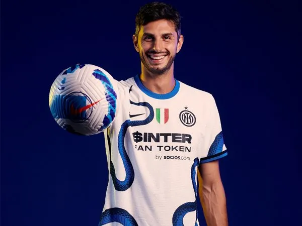 Jersey tandang Inter Milan.