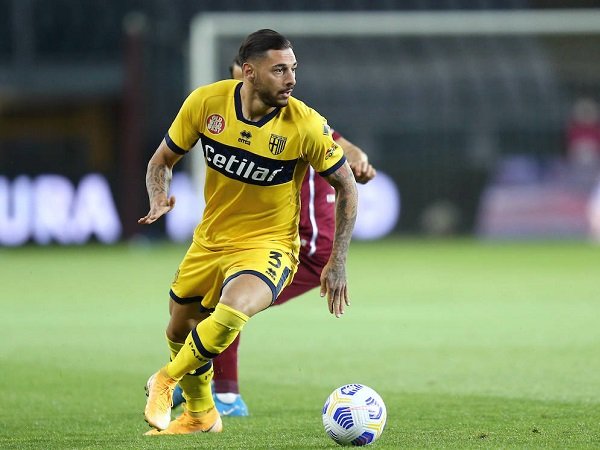 Agen Sebut Bek Parma Giuseppe Pezzella Memang Hampir Gabung AC Milan