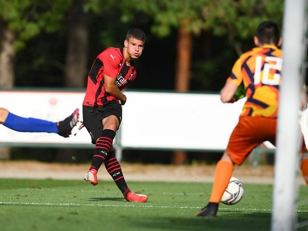 Milos Kerkez Simbol Strategi Milan, Investasi Pemain Muda Terus Berlanjut