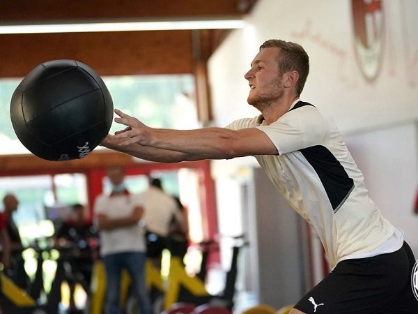 Formasi Baru dan Penyesalan Locatelli, AC Milan Akhirnya Pertahankan Pobega