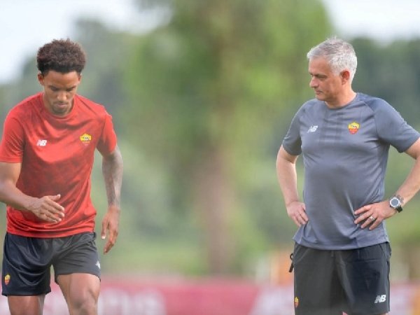 Bintang Muda AS Roma Mengaku Bahagia Dilatih Oleh Jose Mourinho