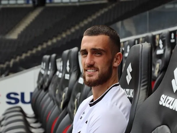 Resmi Dipinjamkan ke MK Dons, Troy Parrott Ungkap Harapannya di Musim Baru