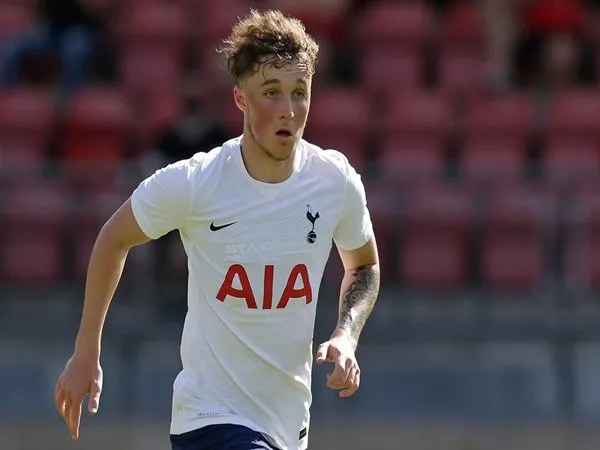 Tottenham umumkan kontrak Alfie Devine