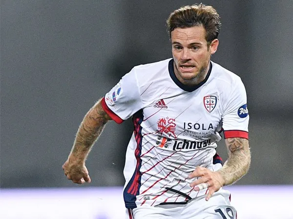 Bek sayap Cagliari, Nahitan Nandez.