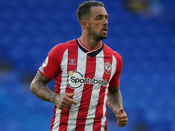 Striker Aston Villa, Danny Ings.