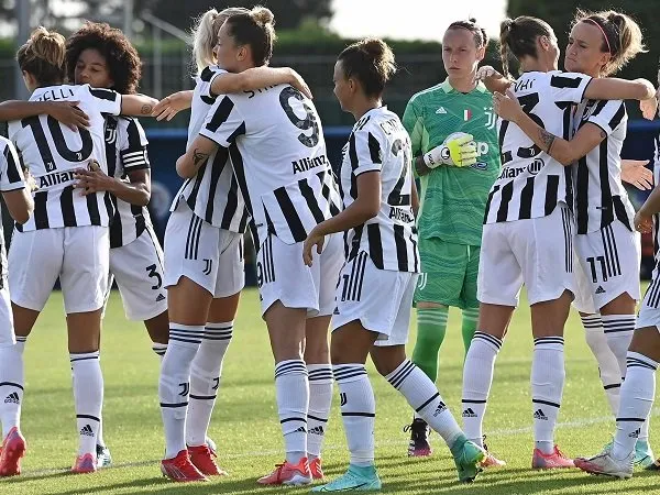Juventus Women dihujat warganet karena cuitan rasis.