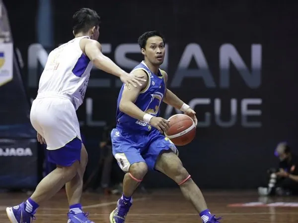 Prawira Bandung tak perpanjang kontrak dari Januar Kuntara.