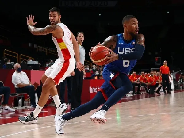 Damian Lillard mulai pahami aturan FIBA yang lebih sulit daripada NBA.