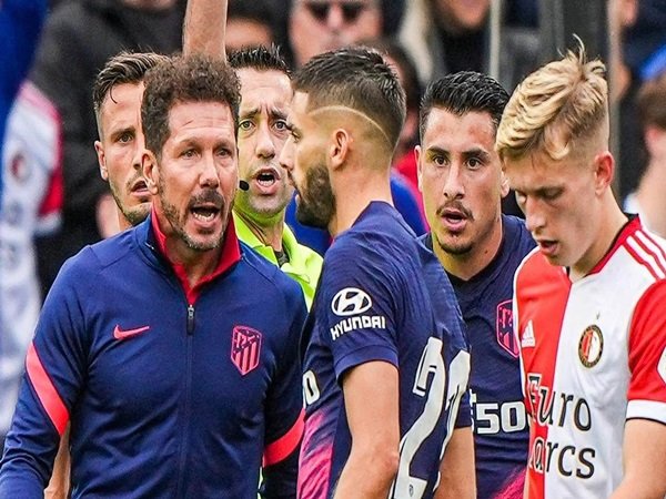 Kekalahan Atletico di Fayenoord Diwarnai Insiden Perkelahian Carrasco