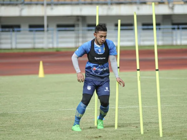 Robert Sebut Peminjaman Gian Zola ke Persela Beri Dampak Positif