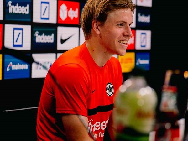 Rampungkan Transfer Ke Frankfurt, Hauge Kenang Masa-masanya Bersama Milan