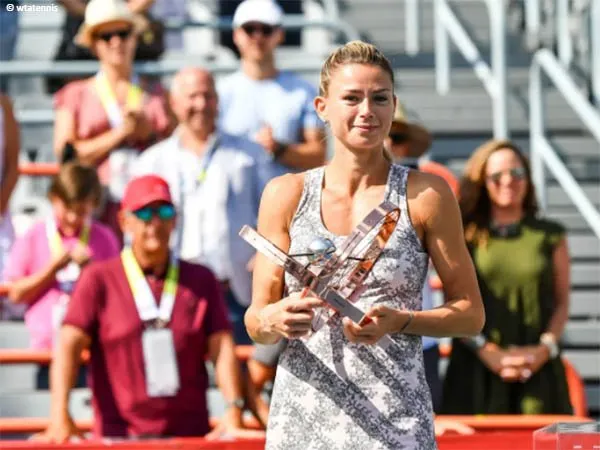 Camila Giorgi naik podium juara di Montreal musim 2021