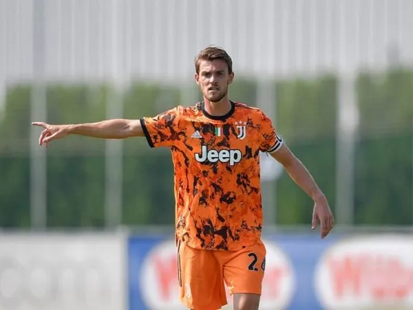 Napoli incar Daniele Rugani sebagai pengganti Kostas Manolas.