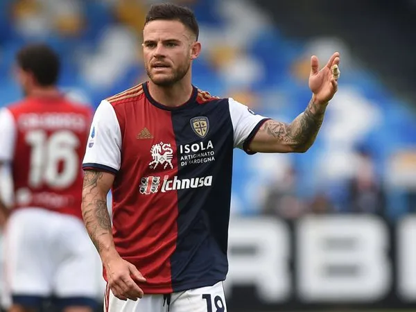 Bek sayap Cagliari, Nahitan Nandez.