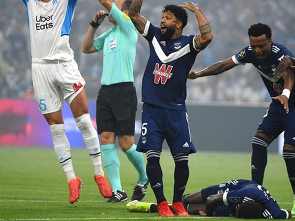 Pemain Sayap Bordeaux Fit untuk Kembali Berlatih Setelah Sempat Pingsan