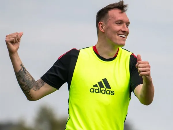 Bek Manchester United, Phil Jones.