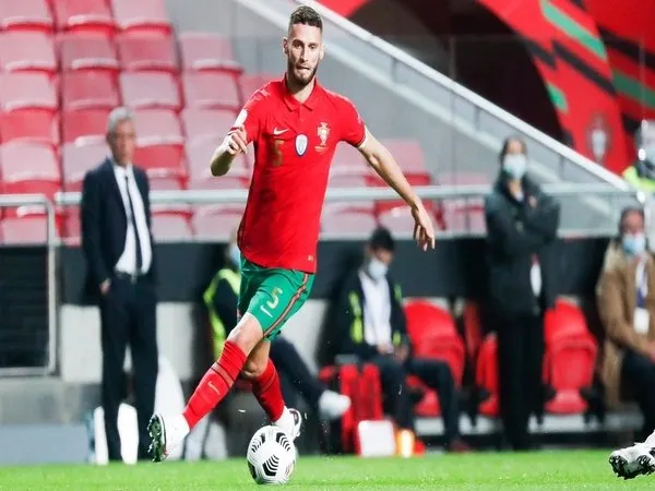 Tottenham diyakini memiliki peluang sangat minim untuk bisa mendatangkan bek Granada asal Portugal yaitu Domingos Duarte / via Getty Images