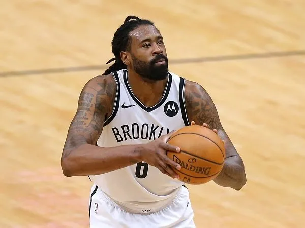 Los Angeles Lakers masih mungkin gaet Rajon Rondo serta Deandre Jordan.
