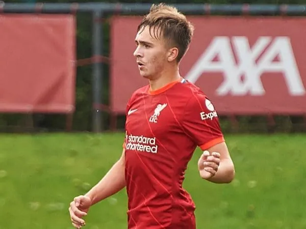 Liverpool Umumkan Kontrak Baru untuk Bek Muda Mereka