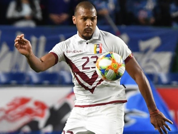 Everton Selesaikan Transfer Salomon Rondon di Deadline Day