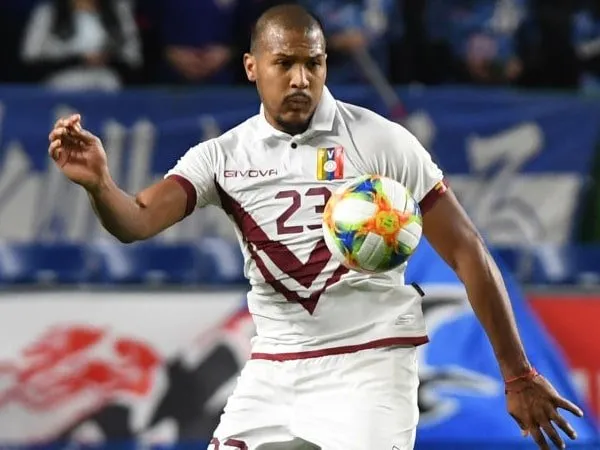 Everton Selesaikan Transfer Salomon Rondon di Deadline Day