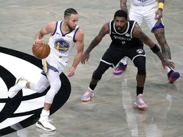 Mike James berpendapat bahwa Irving lebih bertalenta daripada Curry.